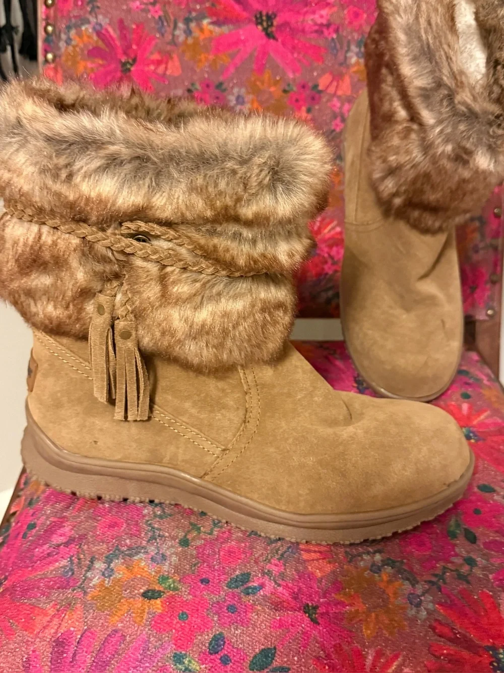 Minnetonka Tan Faux-Fur Cuff Suede Leather Winter Boots with Tassel Detail